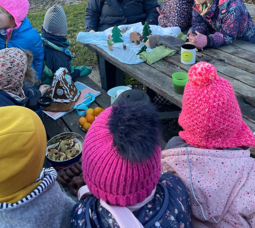 Hallo blog-header Vorweihnachtlicher KiJu-Spielplatztreff